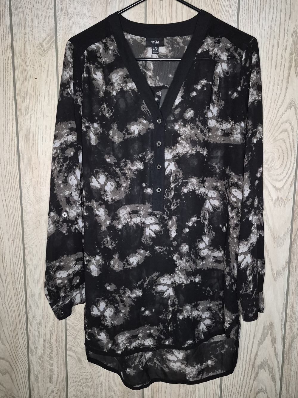 Mossimo Supply Co. Black and Gray Abstract Print Tunic Blouse